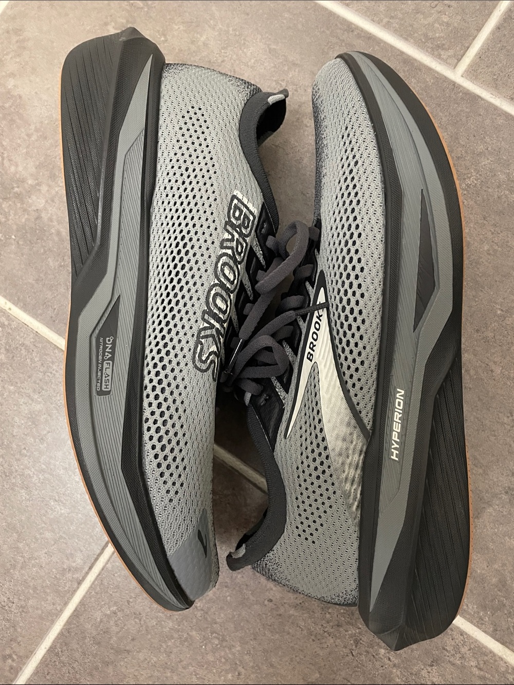 Brooks Hyperion 3 running shoes size 12 - Picture 4 of 12